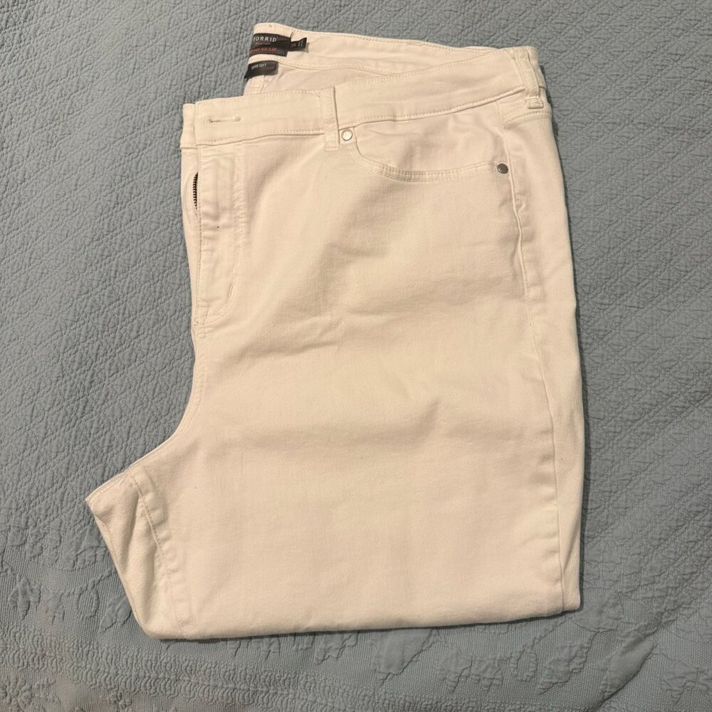 Torrid Crop High-Rise Flare, Super Soft, Size 26, White